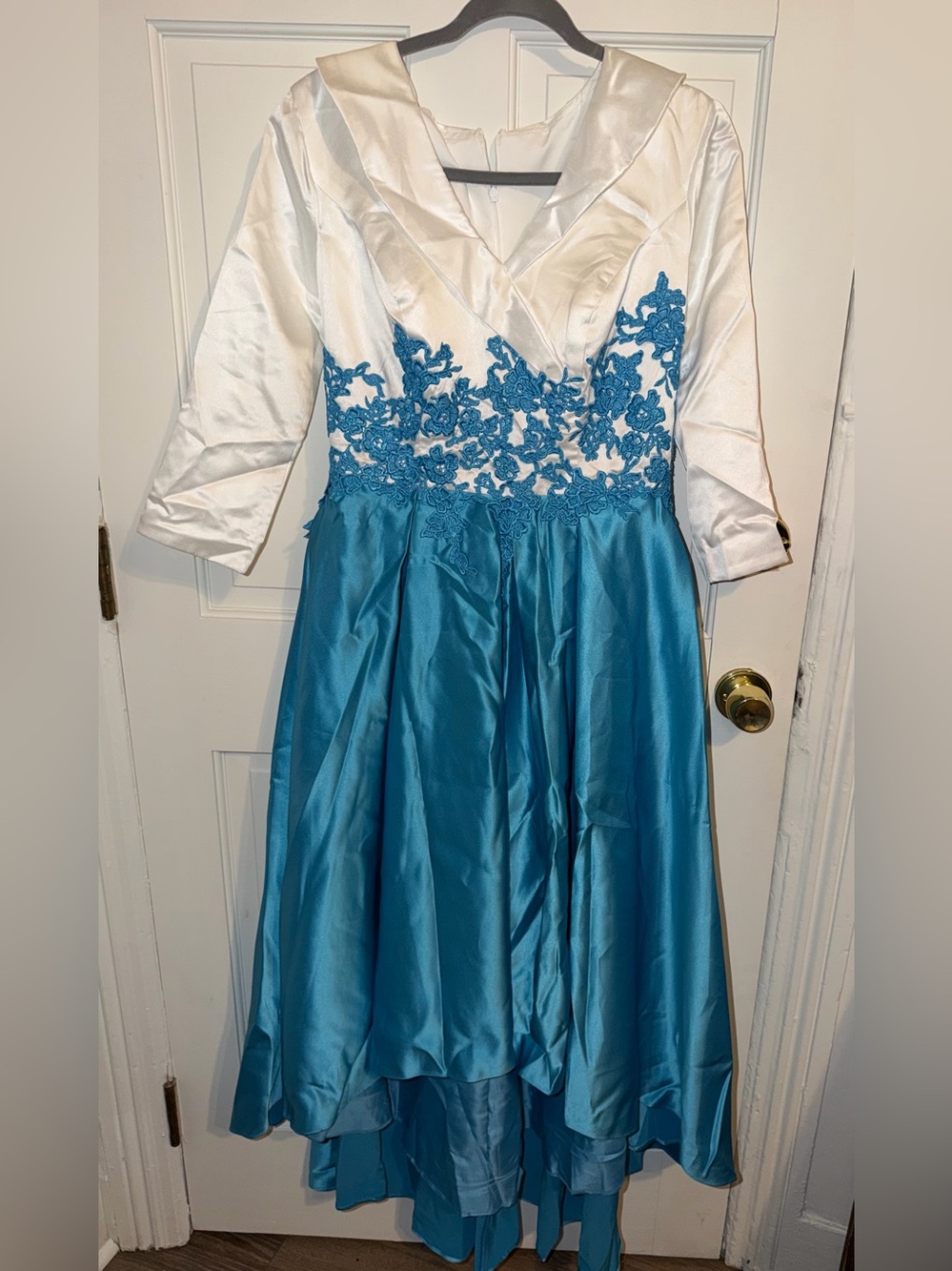 Source Unknown Teal and White Satin Fit-and-Flare Maxi Dress with Lace Appliqué